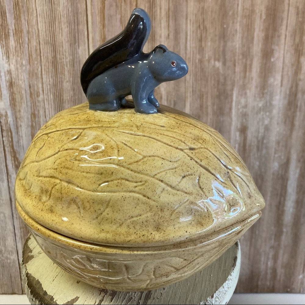 Vintage Holland Mold Squirrel Dish